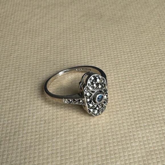 Vintage Sterling Silver Art Deco Ring with small Sapphire in Sparkly Setting - Picture 1 of 9